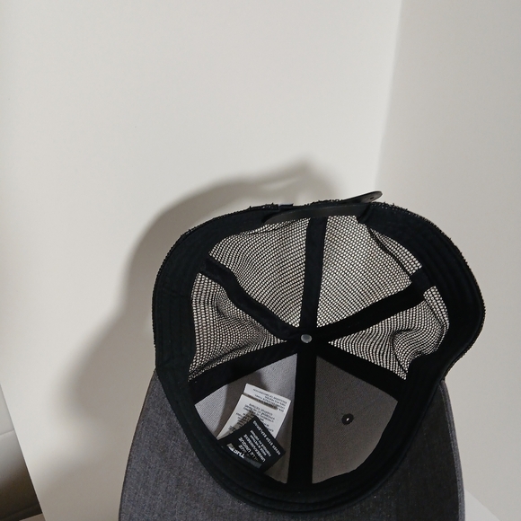 THE  NORTH FACE ADJUSTABLE SNAPBACK TRUCKER/MESH HAT/CAP - Picture 4 of 5